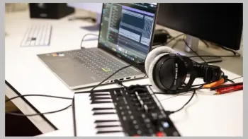 Raum der Stimme, Story & Beat