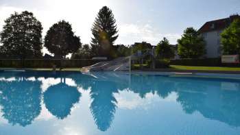 Hallen- und Freibad Sonnenrain Hallen- und Freibad Sonnenrain